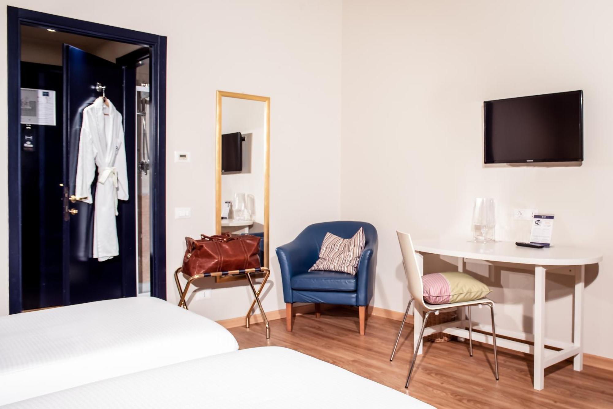 Classic Twin Room