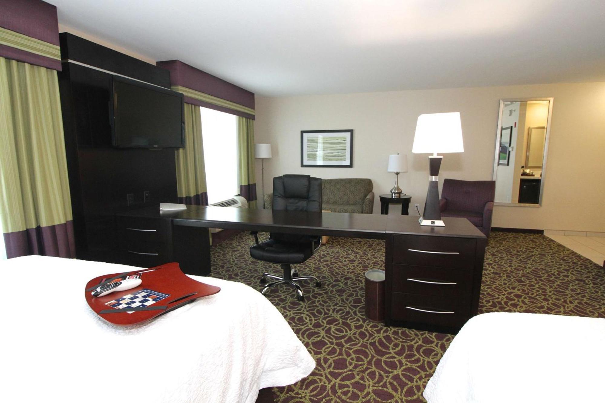 Queen Studio Suite Two Queen Beds Non-Smoking,1551378496:JPEG