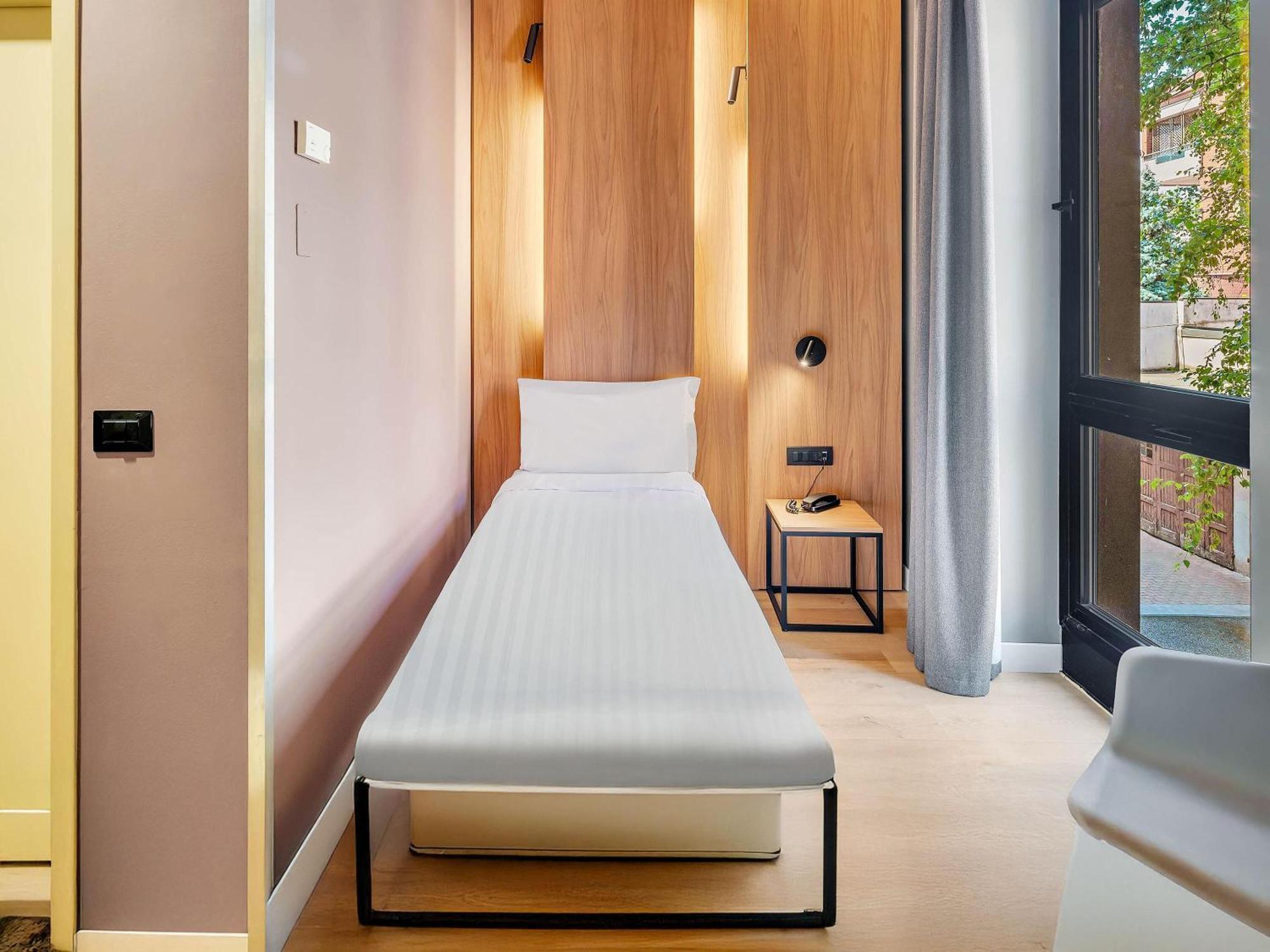 Single Room,1742589048:JPEG