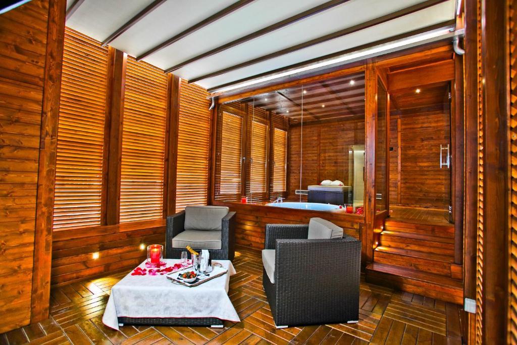 Luxury Suite