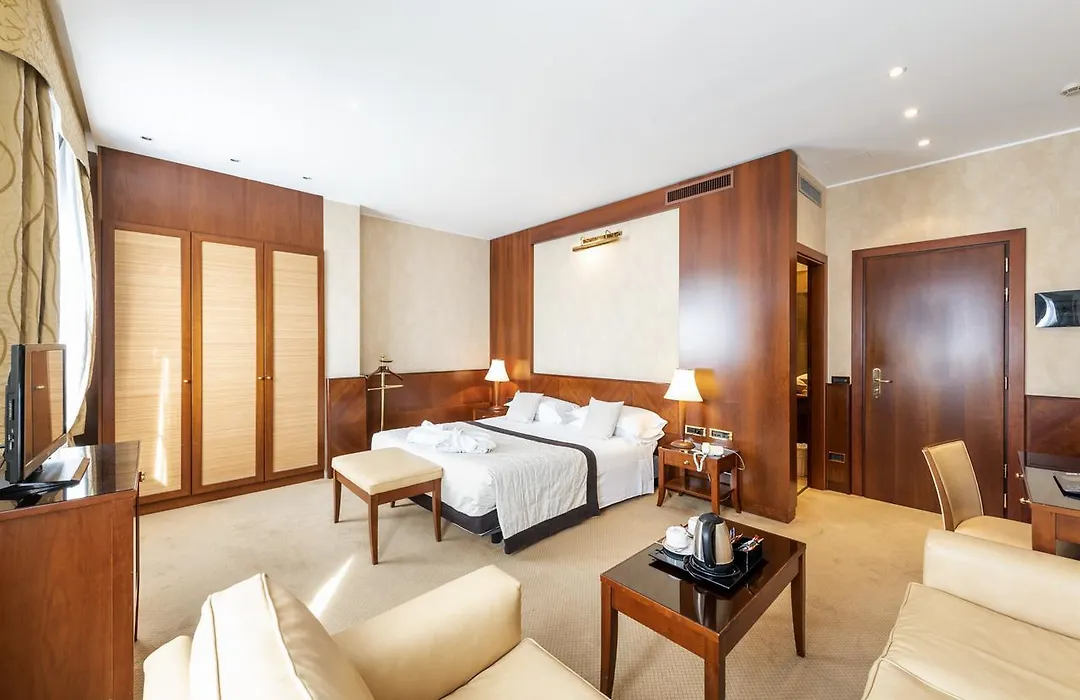 Hotel Ascot-1